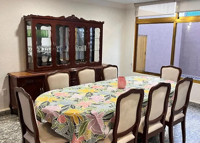 Holiday home 5br Modern House With Patio & Parking Near Polanco